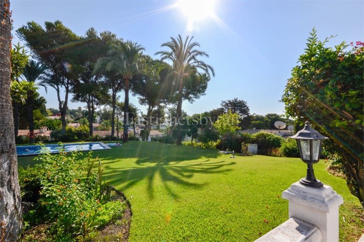 House | Resale in Nueva Andalucía - Development photo 1