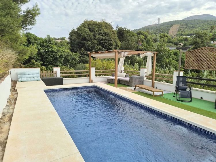 House | Resale in Alhaurín el Grande in Alhaurín el Grande, Valle de Guadalhorce, Costa del Sol - Photo 2