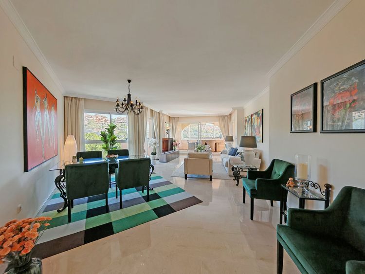 listing card gallery