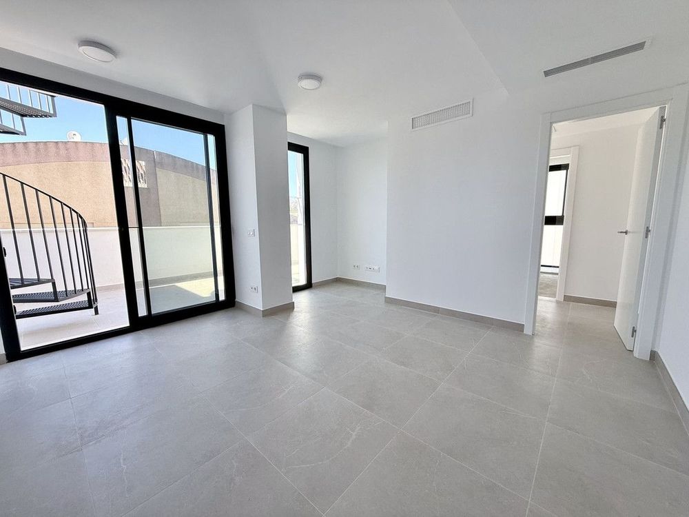 Penthouse | Resale in Estepona in Estepona, Costa del Sol - Main property photo