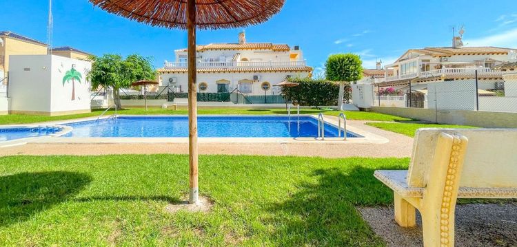 House | Resale in Orihuela Costa in Orihuela Costa, Costa Blanca - Photo 2