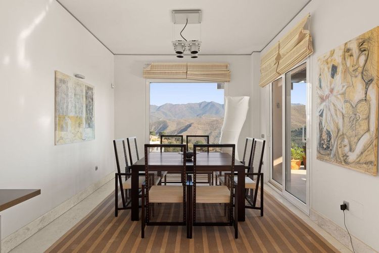 House | Resale in La Mairena in La Mairena, Costa del Sol - Photo 4