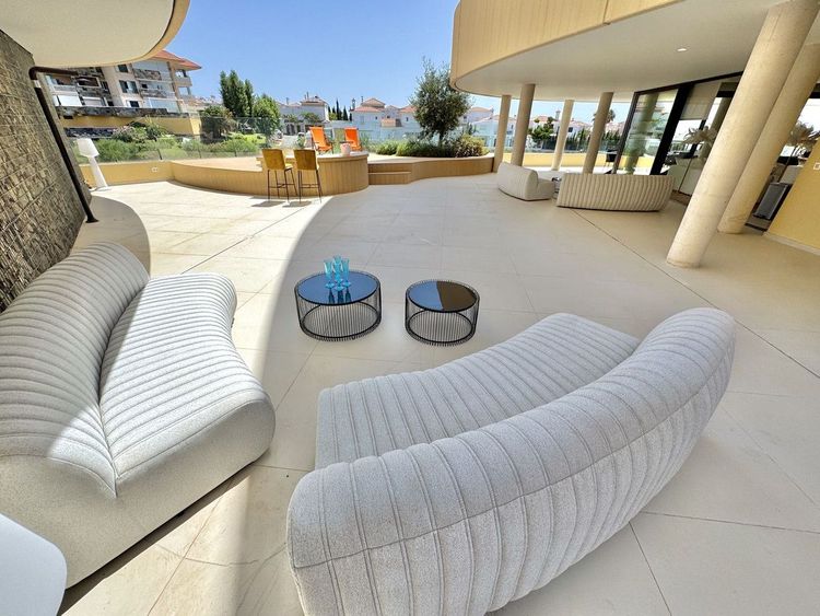 Apartment | Resale in Benalmadena Costa in Benalmadena Costa, Costa del Sol - Photo 2