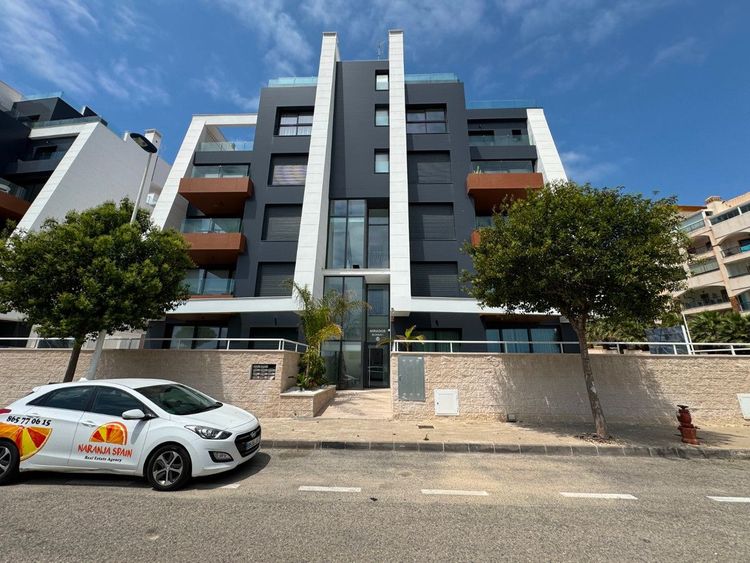 Apartment | Resale in Guardamar del Segura in Guardamar del Segura, Costa Blanca - Photo 2