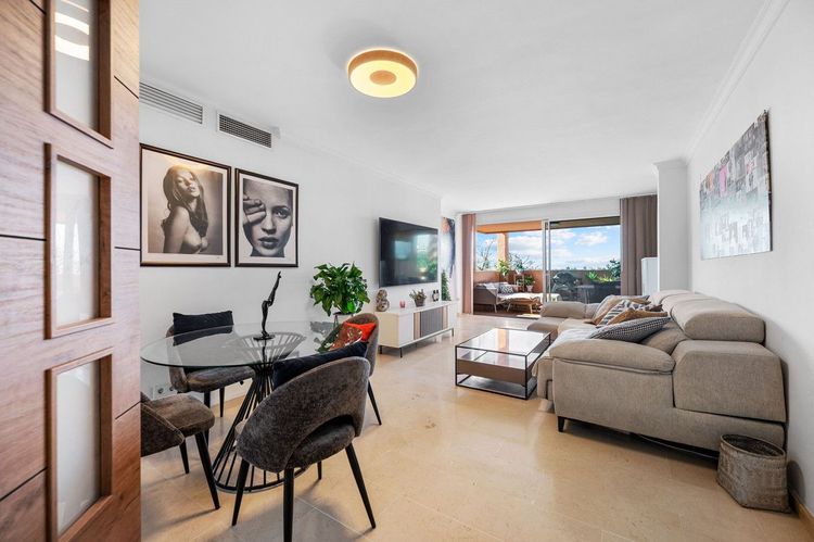 Apartment | Resale in Elviria in Elviria, Costa del Sol - Photo 4