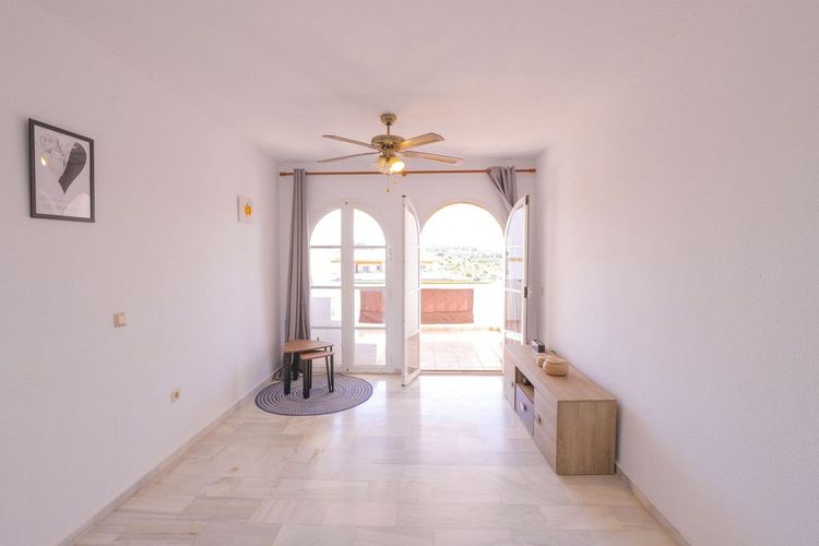 Apartment | Resale in El Faro in El Faro, Costa del Sol - Photo 5