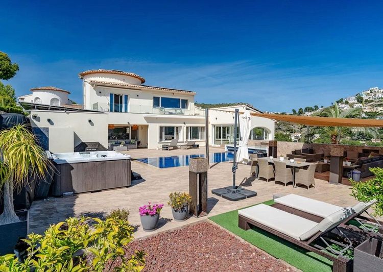 House | Resale in Moraira in Moraira, Costa Blanca - Photo 3