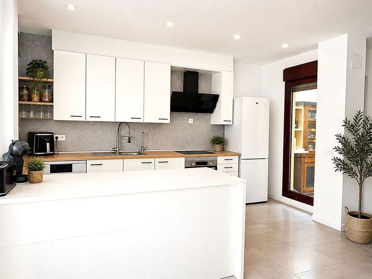 House | Resale in Selwo in Selwo, Costa del Sol - Photo 4