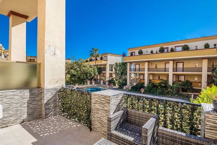 Apartment | Resale in Elviria in Elviria, Costa del Sol - Photo 2