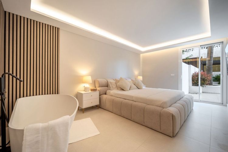 Apartment | Resale in Nueva Andalucía in Nueva Andalucía Others, Costa del Sol - Photo 5