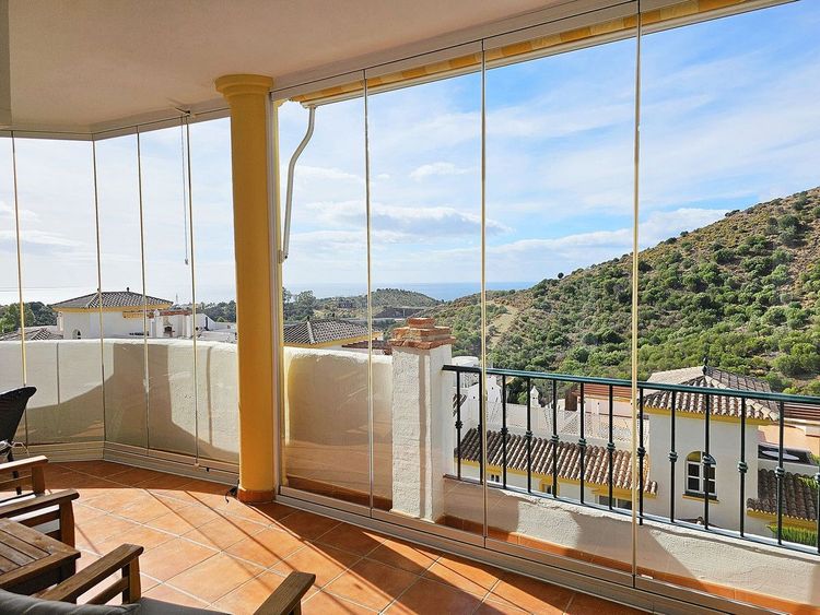 Apartment | Resale in Calahonda in Calahonda, Costa del Sol - Photo 3