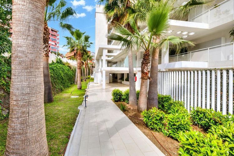 Apartment | Resale in Benalmadena Costa in Benalmadena Costa, Costa del Sol - Photo 4