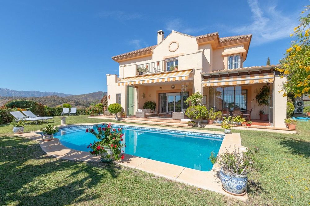 House | Resale in Elviria in Elviria, Costa del Sol - Main property photo