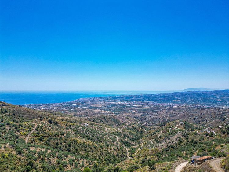 House | Resale in Arenas in Arenas, Costa del Sol - Photo 4