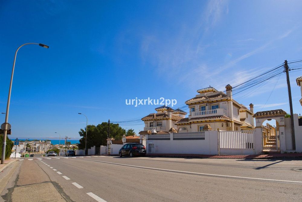 House | Resale in Torrevieja in Torrevieja, Costa Blanca - Main property photo