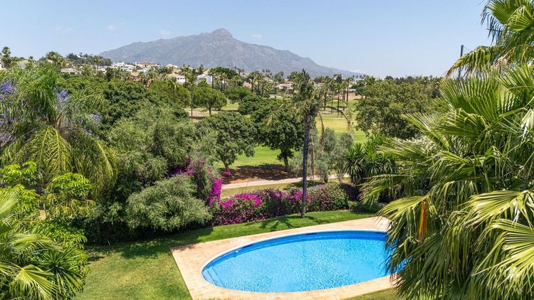 House | Resale in Marbella in Marbella Others, Costa del Sol - Photo 2