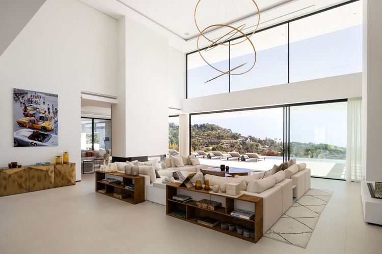 House | Resale in El Madroñal in El Madroñal, Costa del Sol - Photo 5