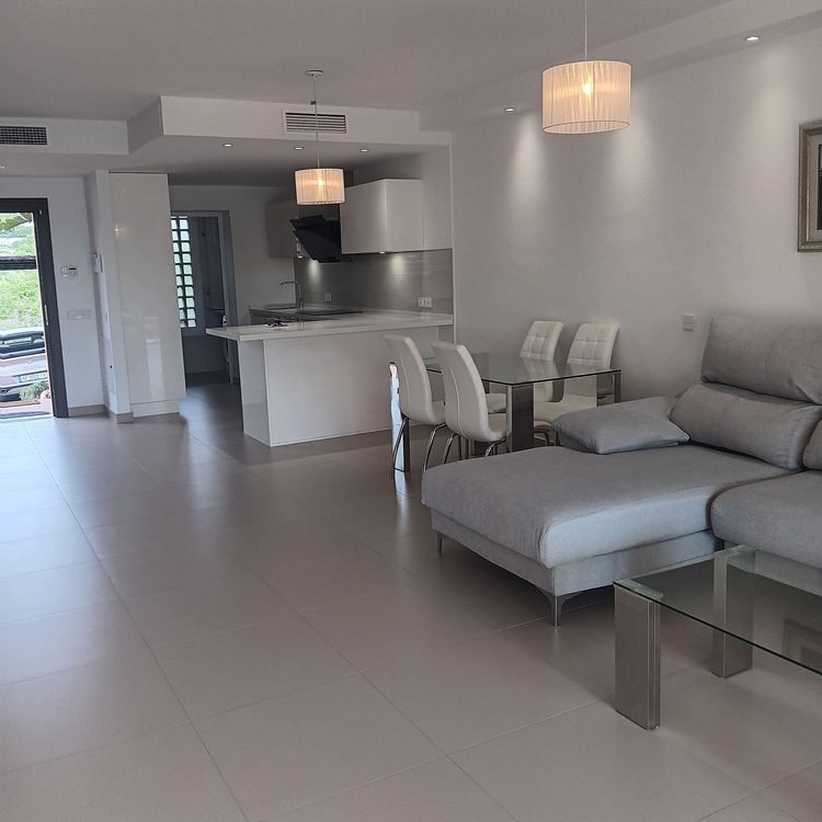 House | Resale in Benahavís in El Paraiso, Costa del Sol - Photo 3