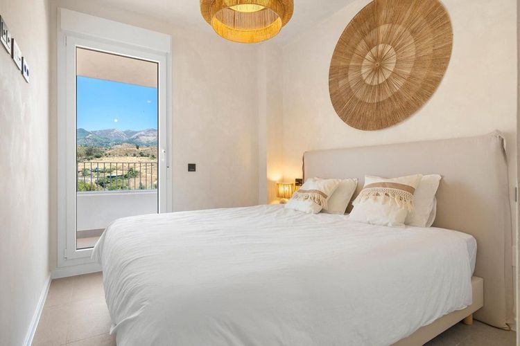 Apartment | Resale in Los Pacos in Los Pacos, Costa del Sol - Photo 4