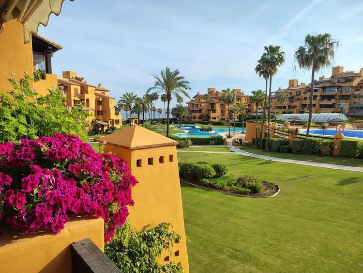 Apartment | Resale in Estepona in Estepona, Costa del Sol - Photo 2