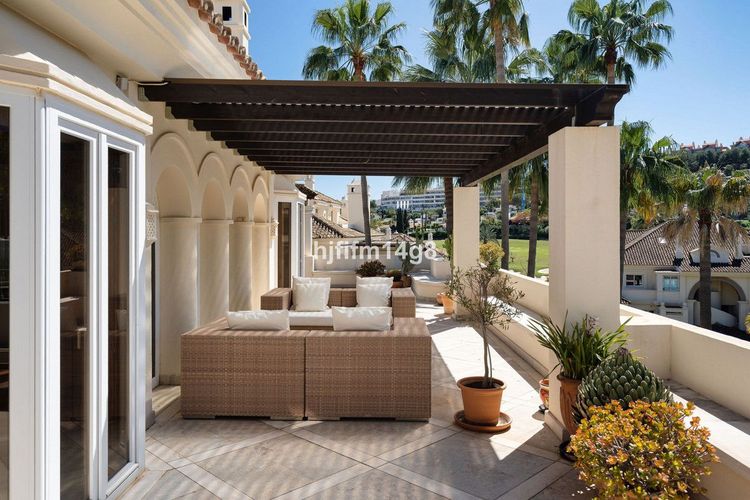 Penthouse | Resale in Nueva Andalucía in Nueva Andalucía Others, Costa del Sol - Photo 4