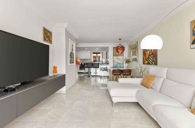 Apartment | Resale in Cabopino in Cabopino, Costa del Sol - Photo 5