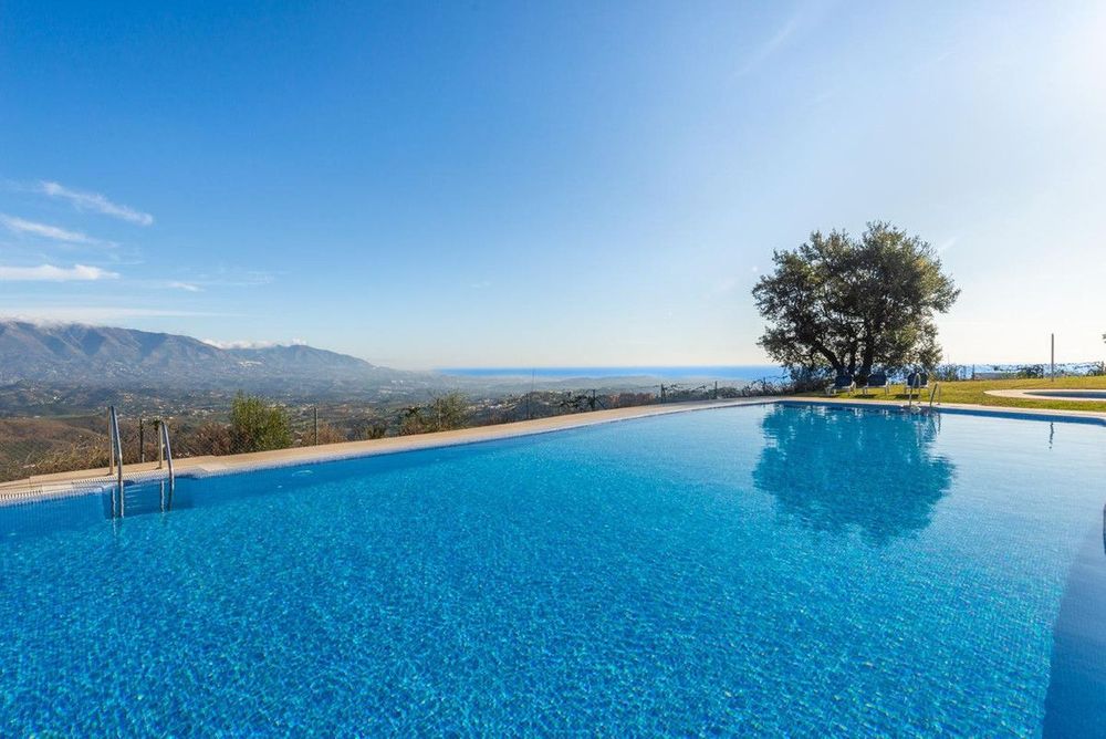 House | Resale in La Mairena in La Mairena, Costa del Sol - Main property photo