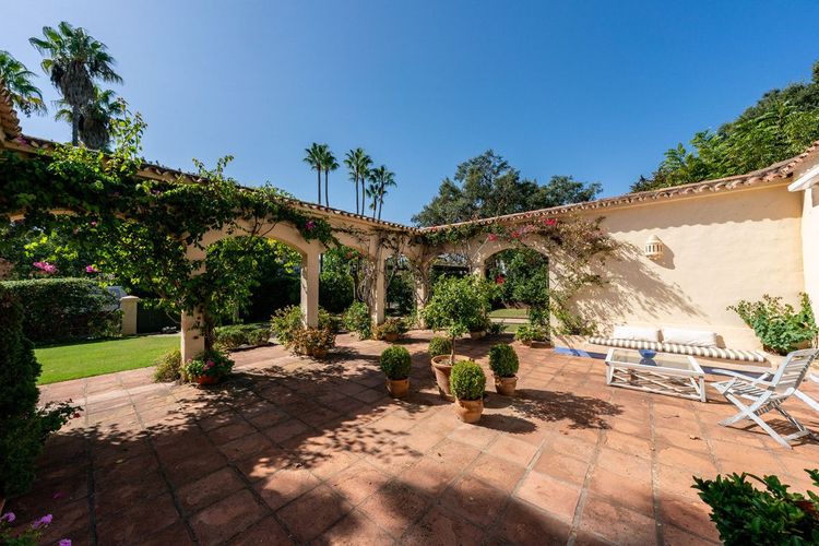 House | Resale in Sotogrande Alto in Sotogrande Alto, Costa del Sol - Photo 2