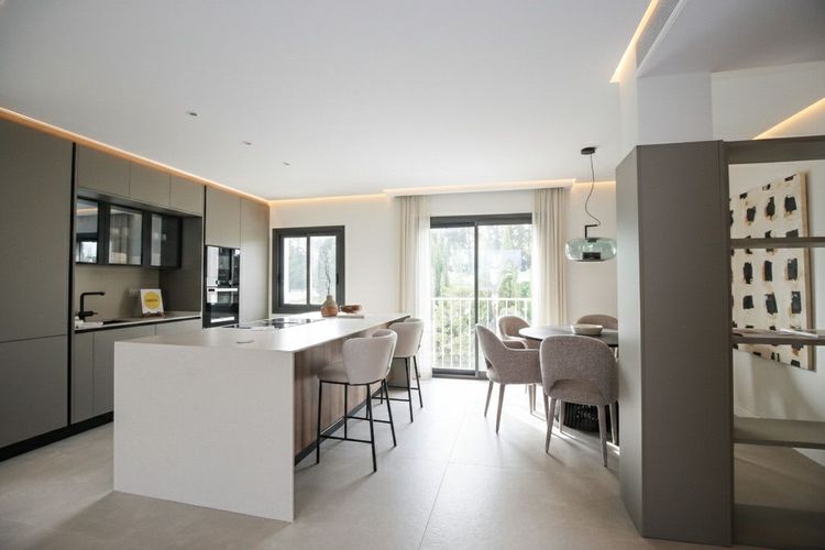 Penthouse | Resale in Nueva Andalucía in Nueva Andalucía Others, Costa del Sol - Photo 4