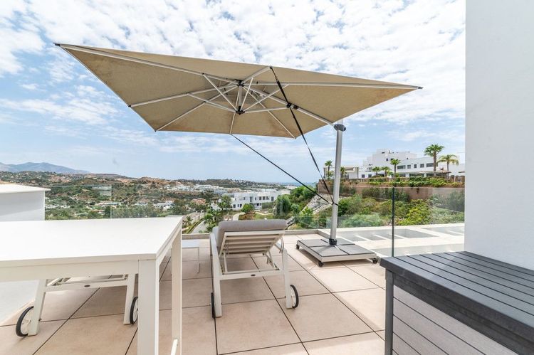 Apartment | Resale in La Cala de Mijas in La Cala de Mijas, Costa del Sol - Photo 2