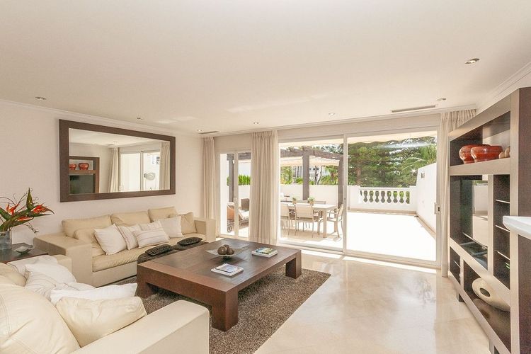 Apartment | Resale in Elviria in Elviria, Costa del Sol - Photo 3
