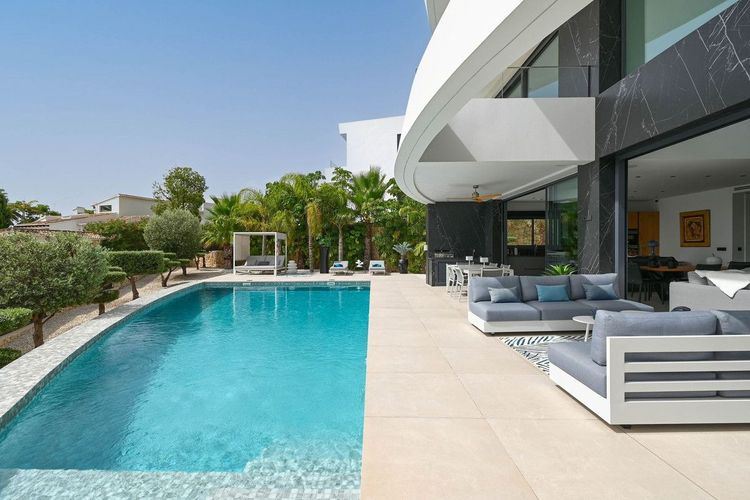House | Resale in Moraira in Moraira, Costa Blanca - Photo 2