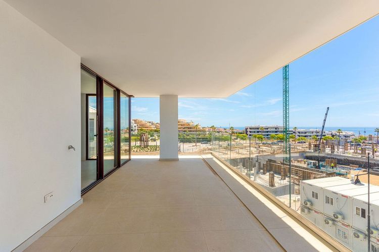 Apartment | Resale in Fuengirola in Fuengirola Others, Costa del Sol - Photo 4