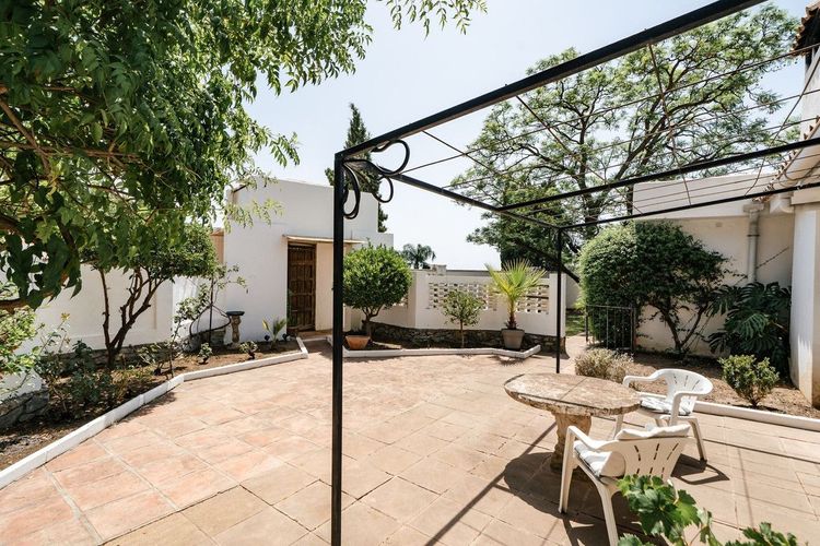 House | Resale in Benahavís in Benahavís Others, Costa del Sol - Photo 3