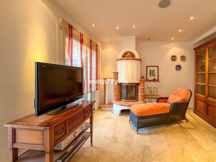 Apartment | Resale in Costabella in Costabella, Marbella East, Costa del Sol - Photo 2