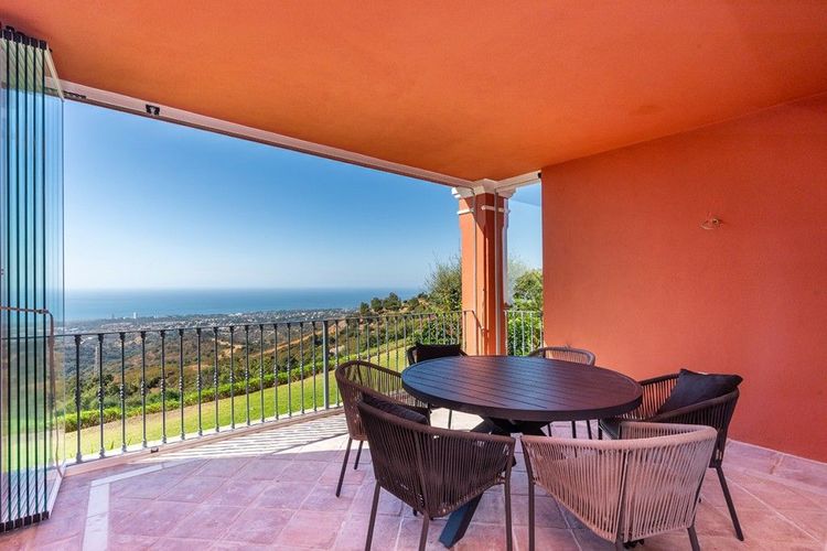 listing card gallery