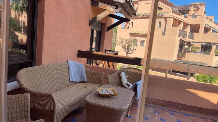 Apartment | Resale in Estepona in Estepona, Costa del Sol - Photo 4