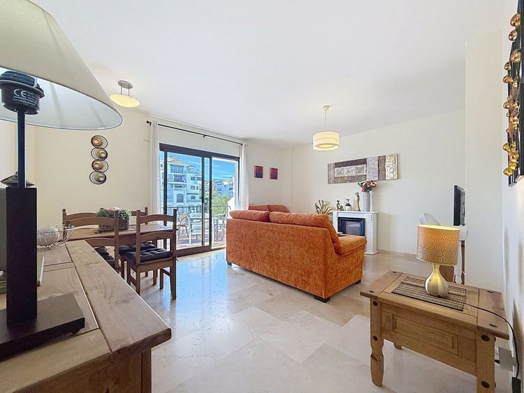 Apartment | Resale in La Duquesa in La Duquesa, Costa del Sol - Photo 4