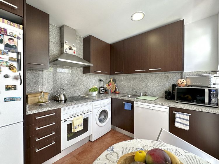 Apartment | Resale in Estepona in Estepona, Costa del Sol - Photo 5