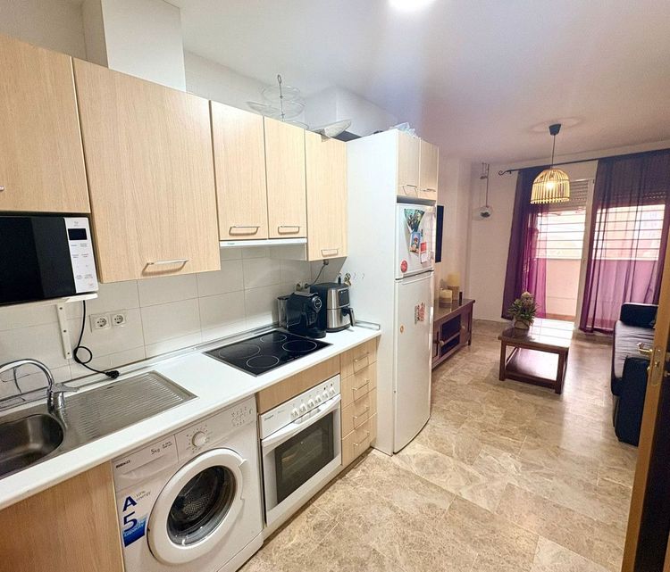 Apartment | Resale in Benalmadena in Benalmadena Others, Costa del Sol - Photo 2