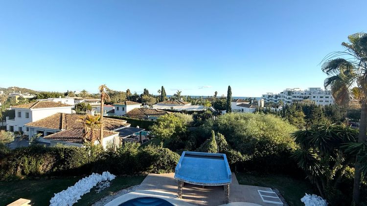 House | Resale in The Golden Mile in The Golden Mile, Costa del Sol - Photo 4