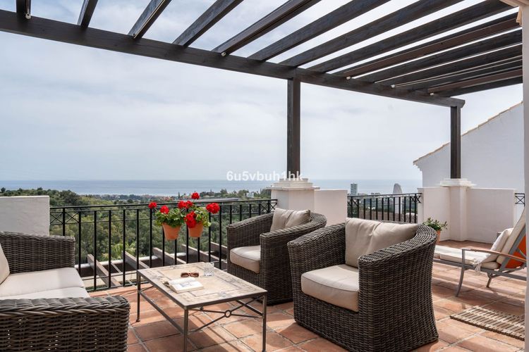 Apartment | Resale in Los Monteros in Los Monteros, Costa del Sol - Photo 4