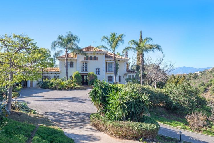 House | Resale in Altos de los Monteros - Development photo 1