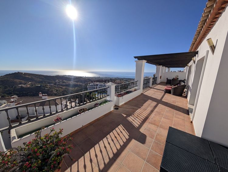 Penthouse | Resale in Calahonda - Development photo 1