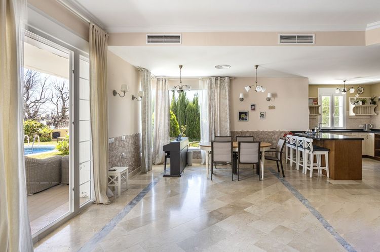 House | Resale in La Mairena in La Mairena, Costa del Sol - Photo 3