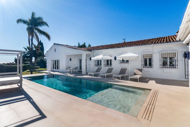 House | Resale in Benahavís in Benahavís Others, Costa del Sol - Photo 2