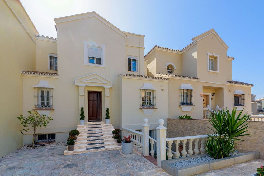 House | Resale in Estepona in Estepona, Costa del Sol - Main property photo
