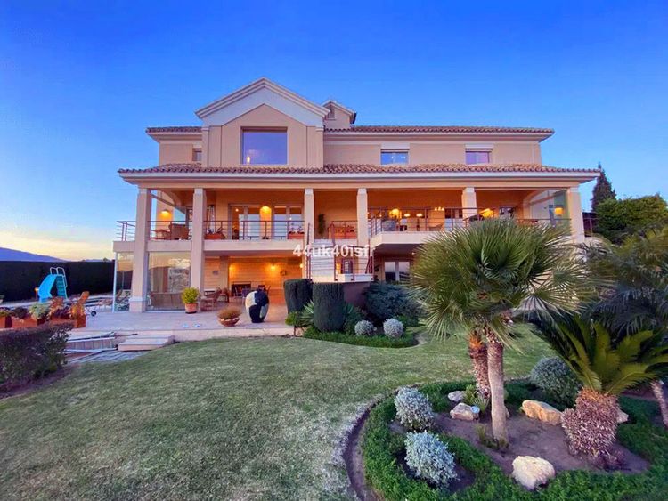 listing card gallery