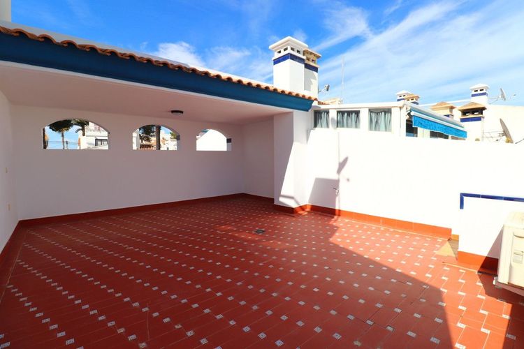 House | Resale in Villamartin in Villamartin, Costa Blanca - Photo 4