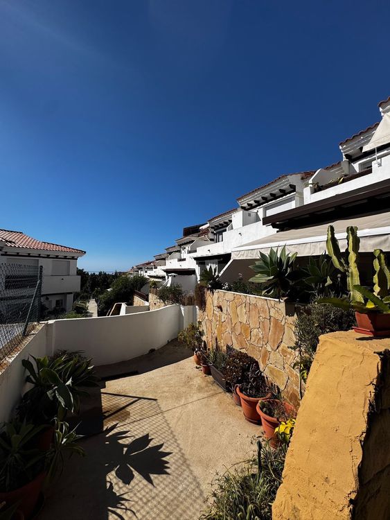 House | Resale in El Chaparral in El Chaparral, Costa del Sol - Photo 4